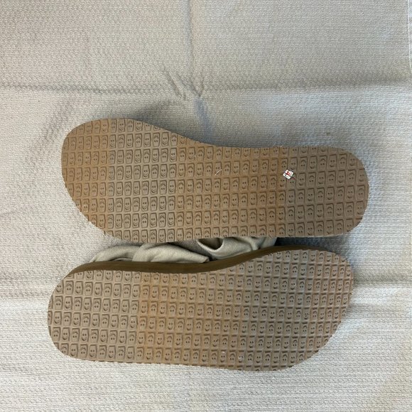 Sanuk Sandals - Picture 3 of 5
